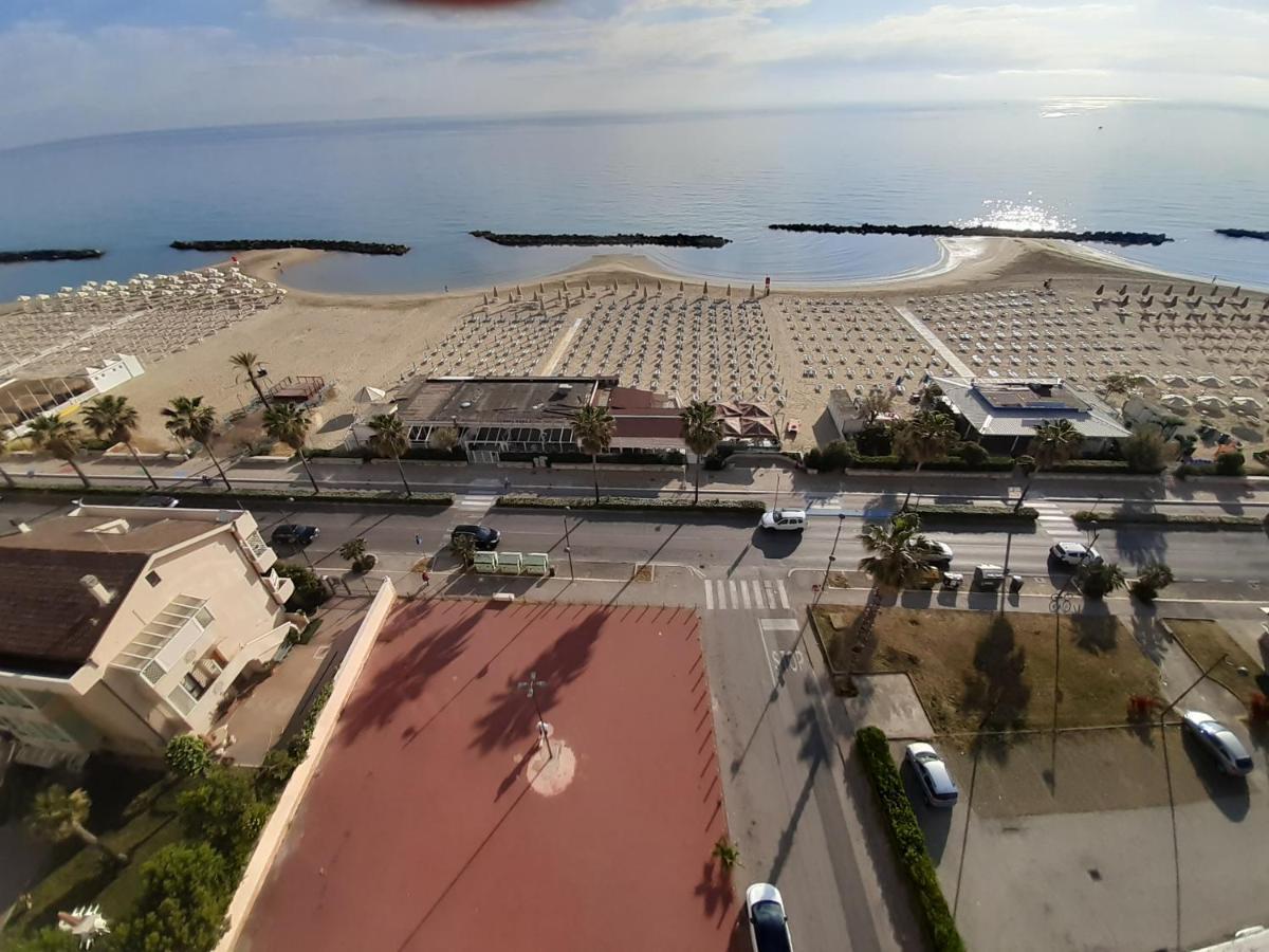 La Terrazza Sul Mare Apartment Montesilvano Luaran gambar