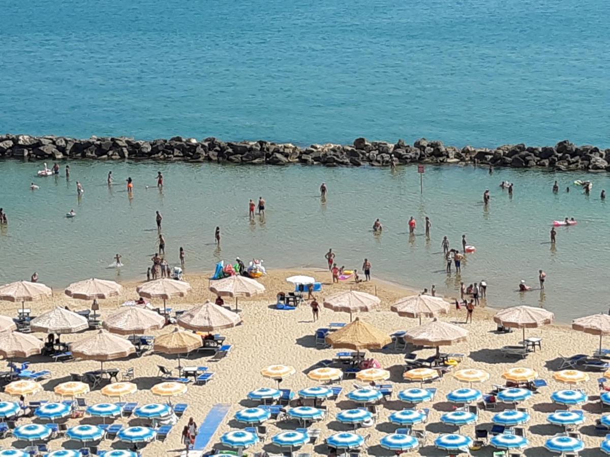 La Terrazza Sul Mare Apartment Montesilvano Luaran gambar