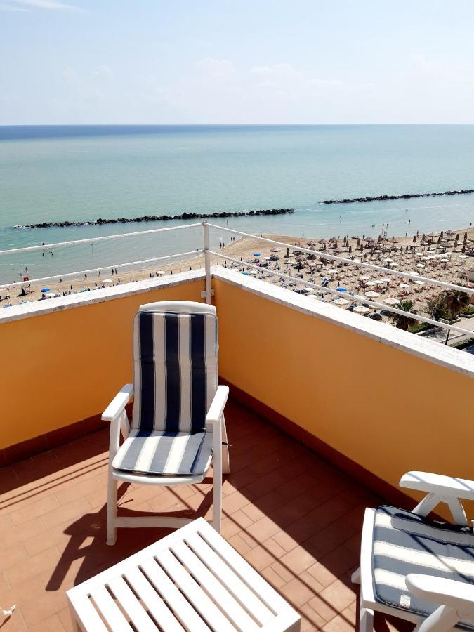 La Terrazza Sul Mare Apartment Montesilvano Luaran gambar